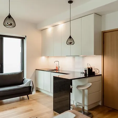 Dream - Modern In Centre *