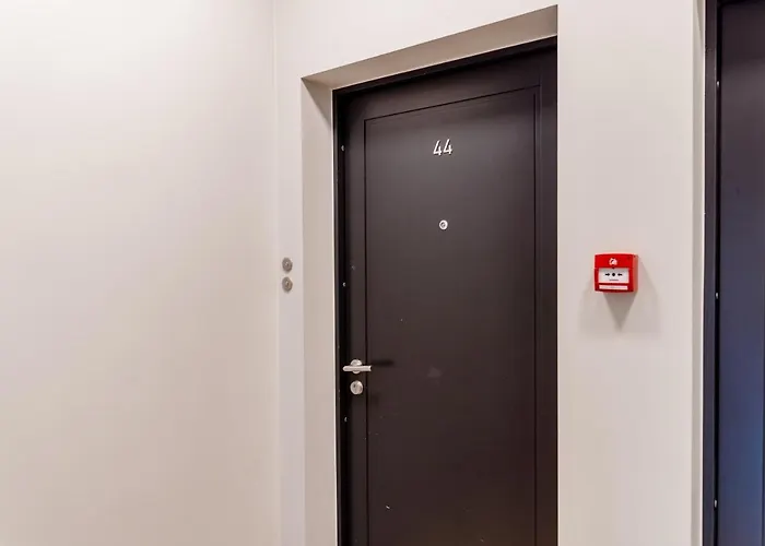 Dream - Modern In Centre *