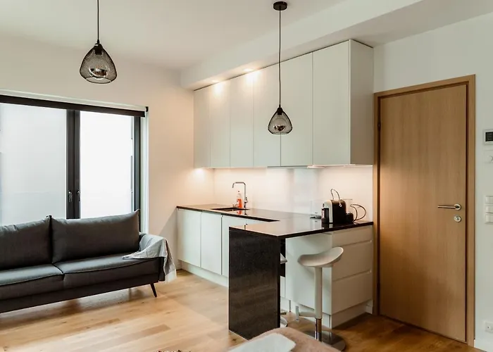 Dream - Modern In Centre *