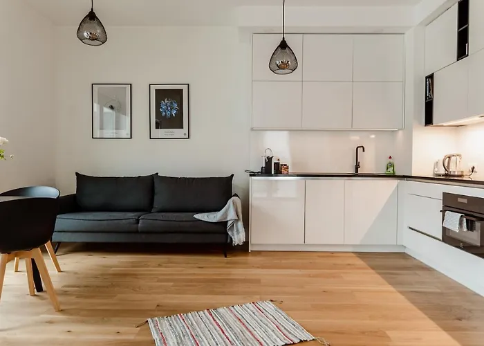 Dream - Modern In Centre *